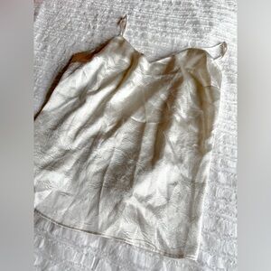Women’s NINE WEST tank, satin feeling material, off white color, medium